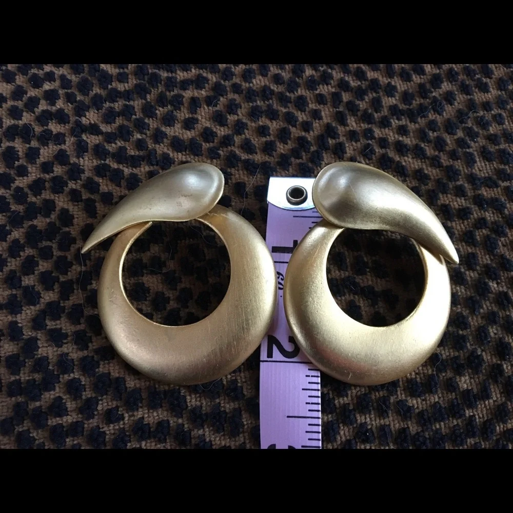 Darling, fun Diane Von Furstenberg earrings! - Picture 5 of 8